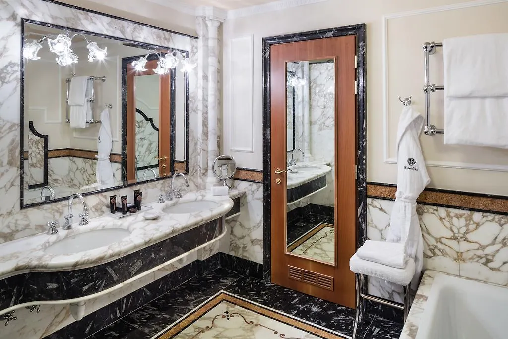 *****  Baglioni Hotel Carlton - The Leading Hotels Of The World Milánó Olaszország